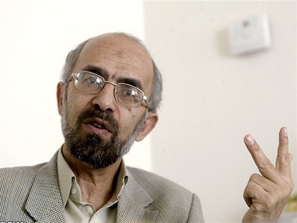 برخی افراد می‌خواهند با شعار صلح و دوستی، کینه امریکا را از دل مردم ایران بیرون کنند