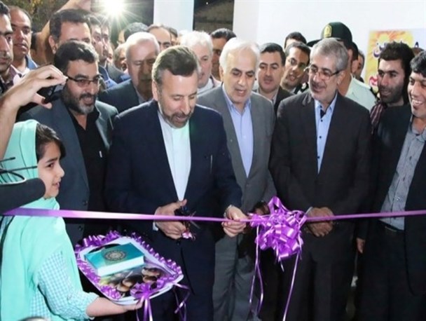 وزیر ارتباطات به سرعت امواج از مردم عبور کرد/ افتتاح بدون سلام و والسلام مدرسه 1.7 میلیارد تومانی+ تصاویر