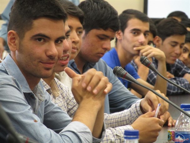 برنامه ای برای فروش محصولات کشاورزی در خنداب وجود ندارد/جذب نیروی بومی فقط یک شعار است