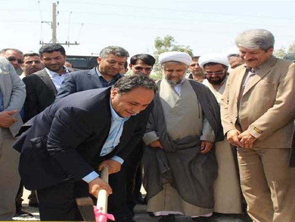 کلنگ احداث ۵ پروژه عمرانی در محمدشهر به زمین زده شد
