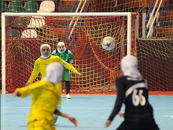 حضور بیش از ۴۶۰۰ فوتسالیست زن مشهدی در جام شهید رحمتی