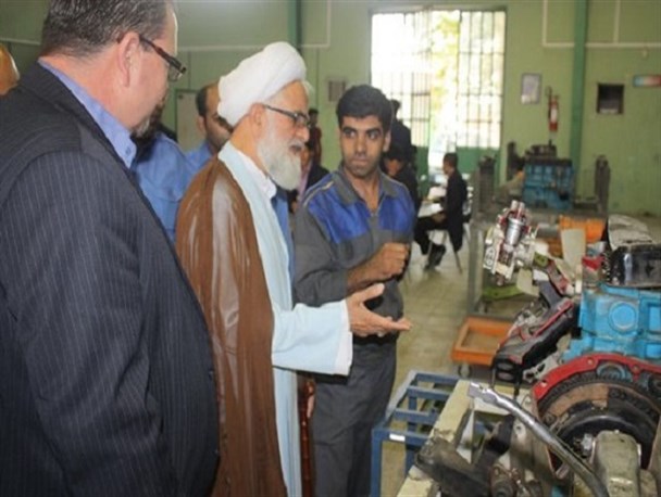 امام جمعه پیشوا از مرکز آموزش فنی و حرفه ای شهید علی قمی بازدید کرد+ تصاویر