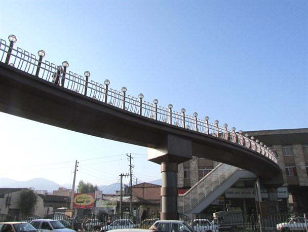 پل عابر مکانیزه ای که فقط اسم آن مکانیزه است