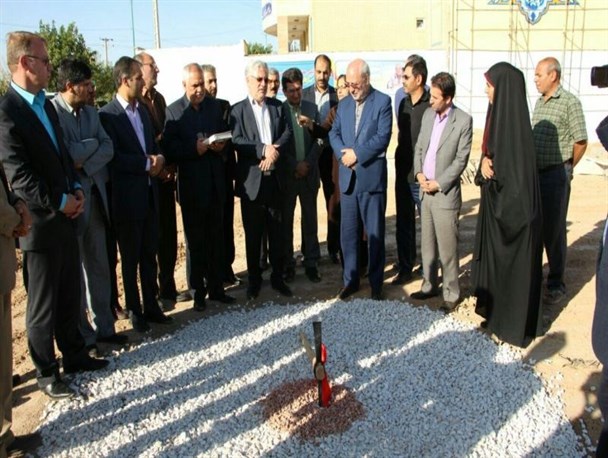 کلنگ درمانگاه تامین اجتماعی برخوار در دولت آباد به زمین زده شد+ تصاویر