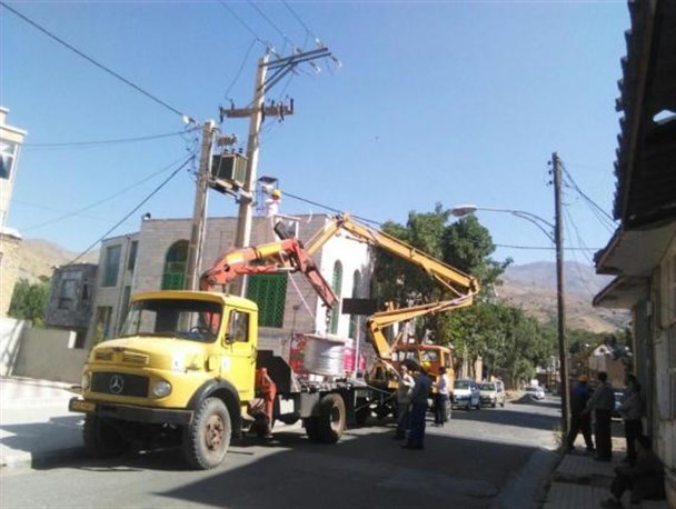شبکه برق اصلی ترین خیابان سرکان بهسازی شد+تصاویر