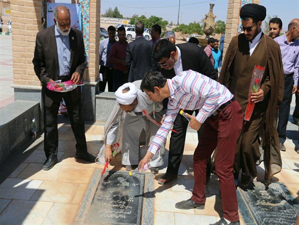 مزار شهدای یونسی عطر افشانی و گلباران شد+تصاویر
