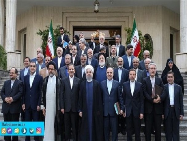 آقایان مسئول! لطفاً در دریای انقلاب خیس شوید
