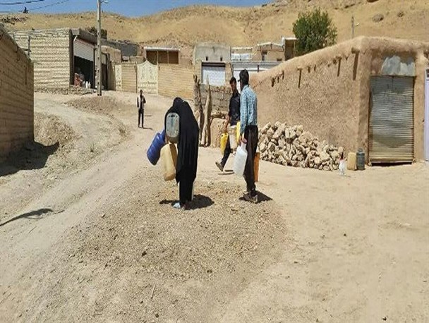 ادامه زندگی و رفع تشنگی با تانکرهای آب/ ۱۰۵ روستای کردستان به صورت سیار آبرسانی می شود
