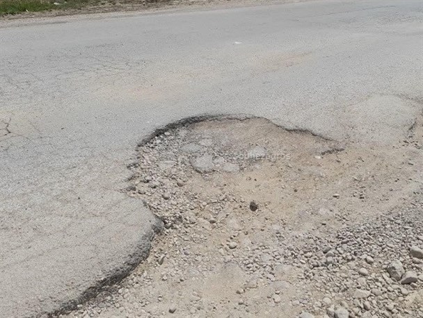 گلایه شهروندان از وضعیت نامطلوب آسفالت بلوار کشاورز در یاسوج+تصاویر