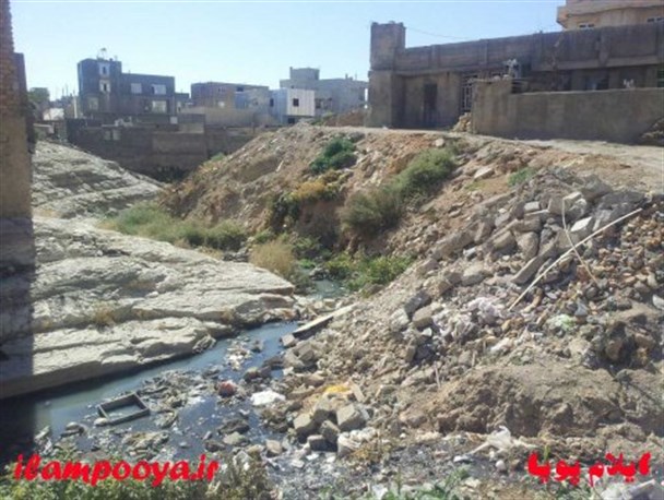 کانال رو باز فاضلاب روستای فاطمیه در ایلام