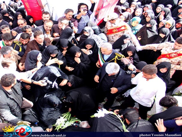دیدار فرزندان شهید فرج پور پس از 31 سال با پدر عزیزشان+تصاویر