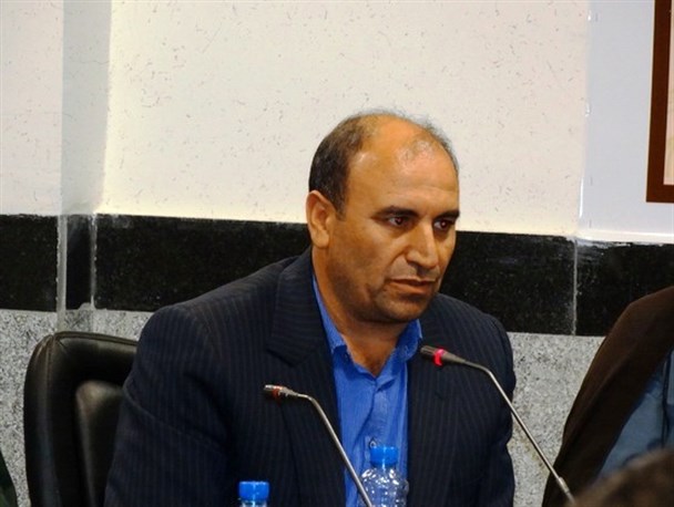وامدار هیچ شخص یا گروه سیاسی نیستم