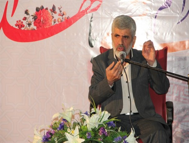 کسی که به ارزش ها و خون شهدا توهین می کند ملعون و خبیث است