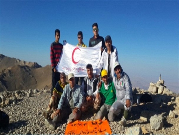 کوهپیمایی امدادگران سپیدان به مناسبت هفته دفاع مقدس