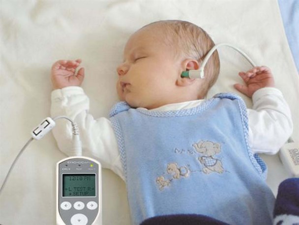 بیش از سه هزار نوزاد در بروجرد غربالگری شنوایی شدند که دو نوزاد مشکل کم شنوایی داشتند