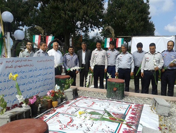 حضور کارکنان آتش‌نشانی عباس‌آباد در گلزار شهدای گمنام عباس‌آباد +تصاویر