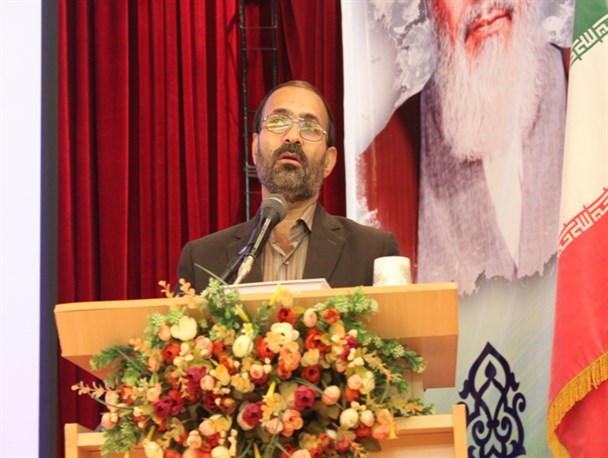هنرمندان با هنر خود تفکر انقلاب را به جامعه معرفی کنند
