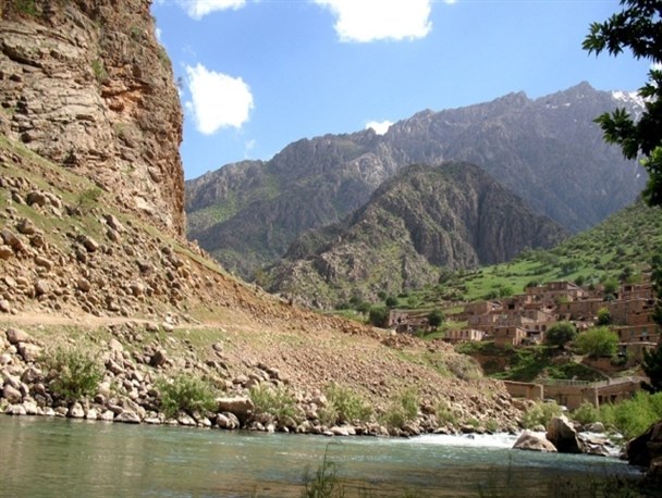 مسیر و محوطه تاریخی کتیبه تنگی ور پاکسازی می شود