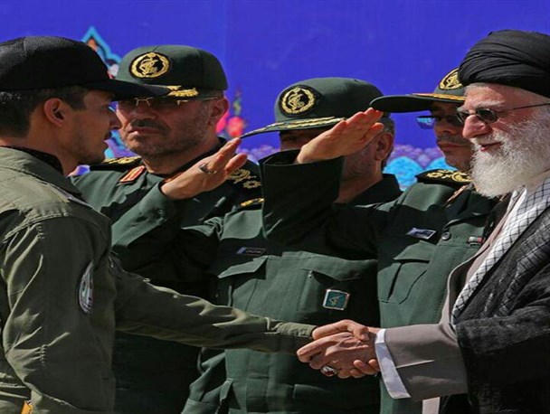 دانشجوی کاشمری موفق به دریافت جایزه از دستان مقام معظم رهبری شد