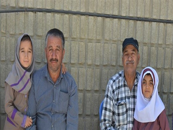 همکلاسی دانش آموزان فاروق با پدربزرگ ها و مادربزرگ ها+تصاویر
