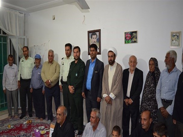 دیدار مسئولین بخش سیدان با خانواده شهدای روستای بَزمیان