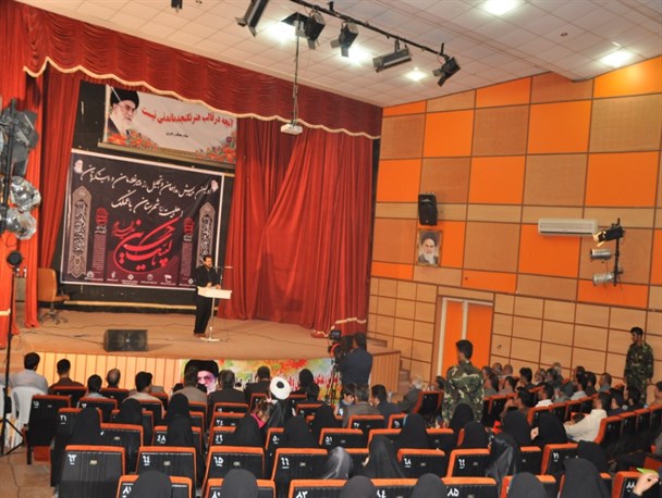 مداحان معارف امام حسین (ع) را در قالب شعر و مدح به جامعه عرضه کند/ کار مداح بصیرت افزایی است
