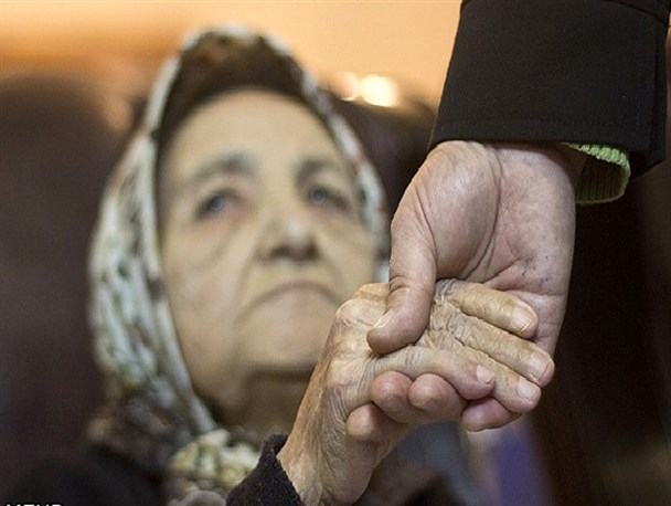 لزوم آینده‌نگری و حفظ جایگاه سالمندان در خانواده
