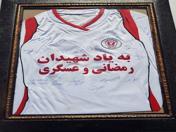 حضور مسولان و بازیکنان تیم پیروزی شهرک ولیعصر در منزل شهید عسکری+تصاویر