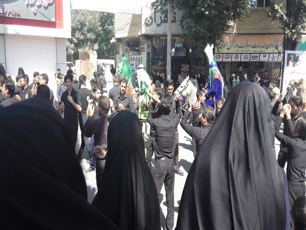 حرکت نمادین کاروان سیدالشهدا(ع) در رابر/تصاویر