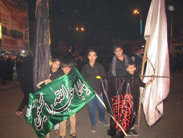 کودک و شب و محرم و غربت حرم/مشق عشق کودکان در محرم+تصاویر