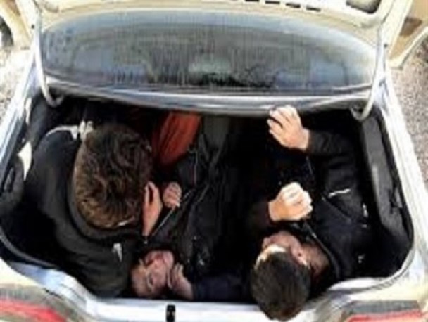 قاچاق انسان حادثه آفرید/۱۲کشته و زخمی در واژگونی خودروی پژو