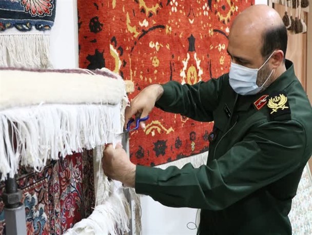 گره هایی که گره از زندگی ۴ هزار زن سرپرست خانوار استان البرز باز کرد/ حمایت سپاه از تعاونی فرش دستباف برای ارزآوری با هنر ایرانی
