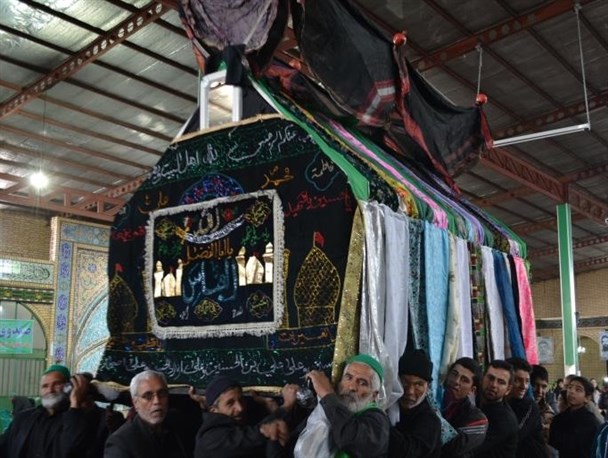 آیین سنتی مذهبی نخل آرایی در خور و بیابانک انجام شد