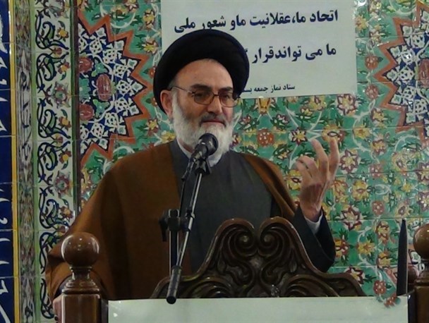 سکوت در برابر نفوذ آمریکا خیانت به انقلاب است