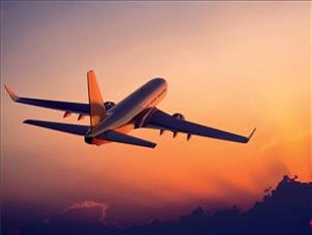 آتش گرفتن هواپیمای مسافری لحظاتی قبل از پرواز + عکس