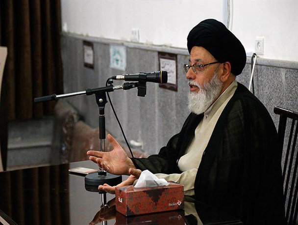 شعر آئینی سپر دفع بلا از فرهنگ دینی و انقلابی/پیام عاشورا در پرتو هنر قدسی ابلاغ می شود