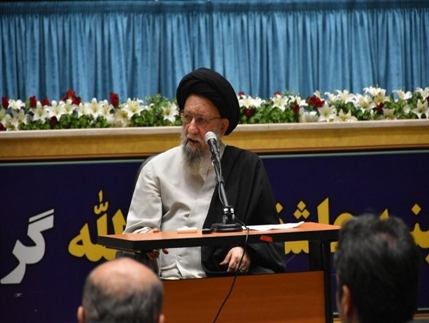 آتش زدن مسجد و برداشتن چادر از سر زنان دیگر اعتراض نیست