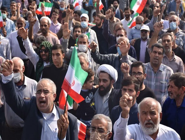 فیلم| جمعیت کم سابقه مردم یاسوج در تشییع دو نفر از شهدای حادثه تروریستی شاهچراغ...