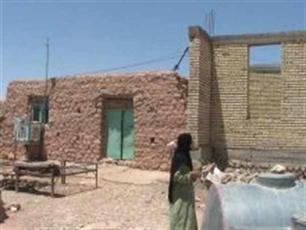 رفع مشکلات مسکن 10 خانواده نیازمند در ایوان