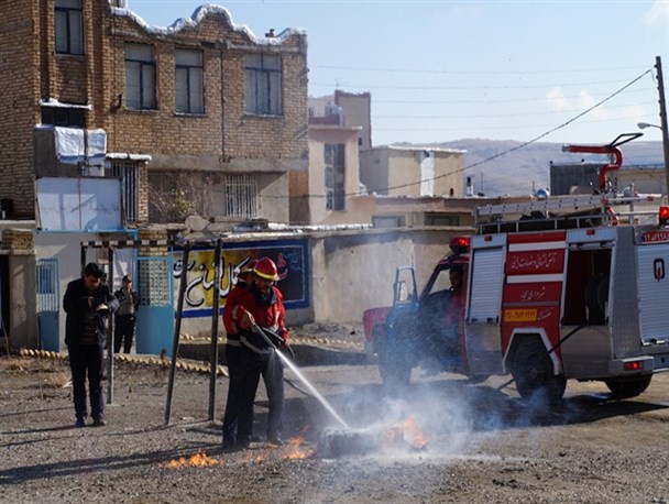 مانور زلزله همزمان با سراسر کشور در مدارس بیجار برگزار شد