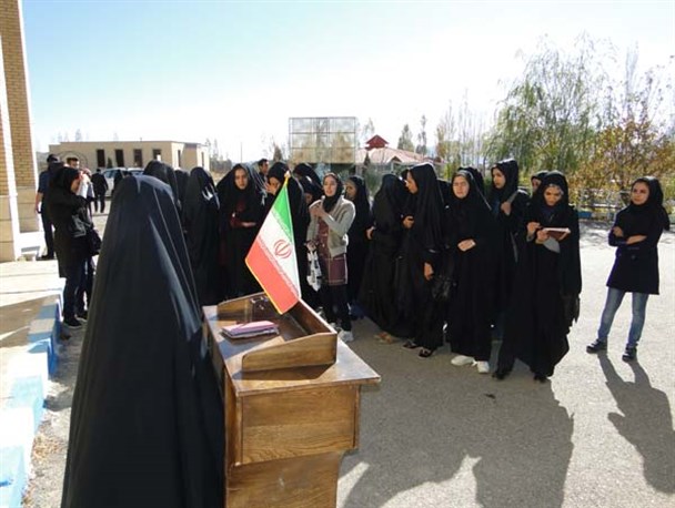 برپایی تریبون آزاد با موضوع «اشتغال زنان در بیرون از خانه» در دانشگاه پیام نور بوانات + عکس