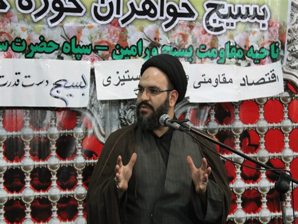اگر دست و زبانمان را ببرند از خط امام حسین(ع) دست بر نمی داریم/ از بی بصیرتی مسئولین به فتنه گران مجوز سخنرانی در قرچک داده شد