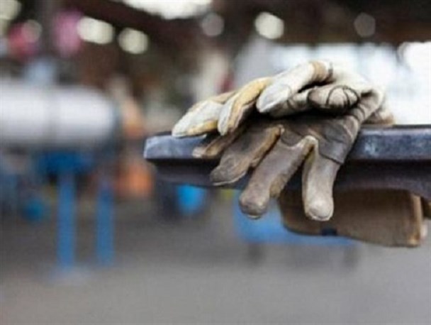 مسئولان انتظار دارند ما چند ماه حقوق نگیریم؛ ولی گاز خانه ام را به علت بدهی قطع کرده اند!