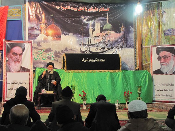 مراسم عزاداری و قرائت زیارت حضرت رسول(ص) از بعید در مصلی بزرگ باقرشهر/گزارش تصویری