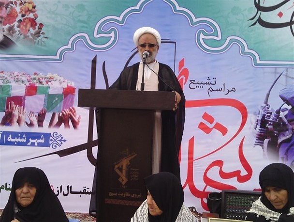 شهدا چراغ راه ما در این دنیا هستند