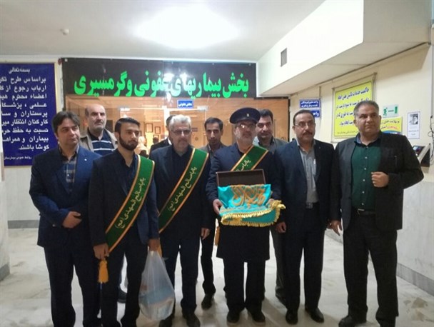 عیادت خادمان مسجد جمکران از بیماران بیمارستان سینای شهرستان کارون +تصاویر