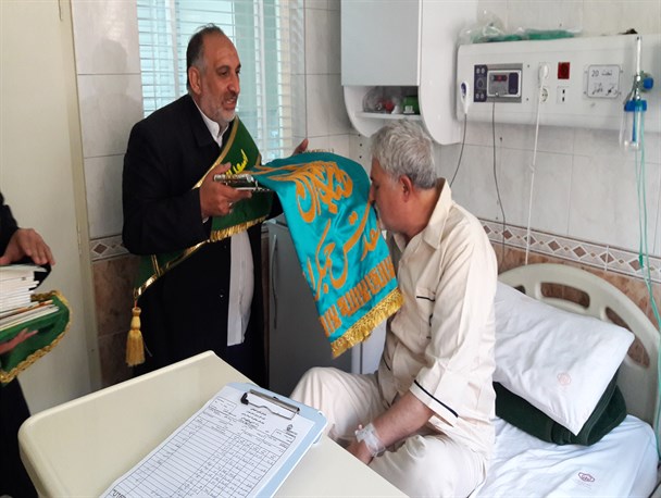 گزارش تصویری عیادت خادمان مسجد جمکران از بیماران بیمارستان ۱۵ خرداد ورامین