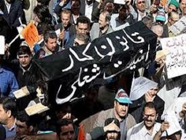 240 هزار کارگر همدانی با قرارداد سفید مشغول به کار هستند/ وضعیت کارگران، سال به سال دریغ از پارسال/آثاری از اشتغالزایی نمی بینیم