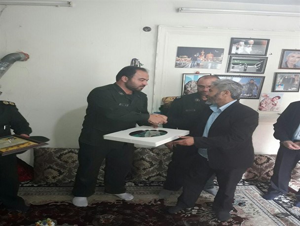 دیدار جانشین فرمانده ناحیه بسیج رباط کریم با دو خانواده شهید مدافع حرم