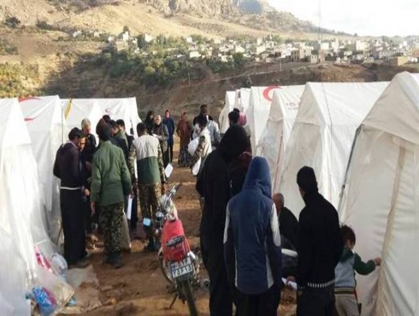 دانشگاه رازی در خط مقدم خدمت رسانی به زلزله زدگان بود